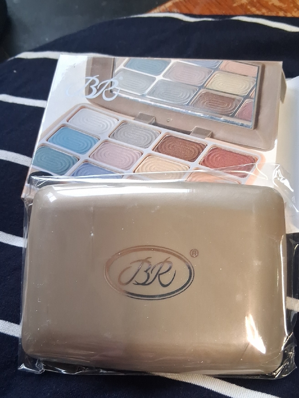 BR 12 Shade Eyeshadow Palette — #315-24 Tan